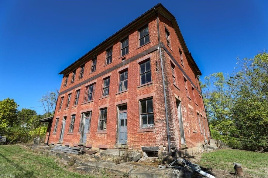 More Photos Of 9401 Tallmadge Rd, Diamond Hotel For Sale