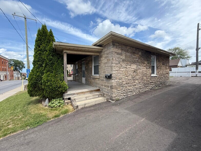 Primary Photo Of 26 Ormond St S, Thorold Funeral Home For Sale
