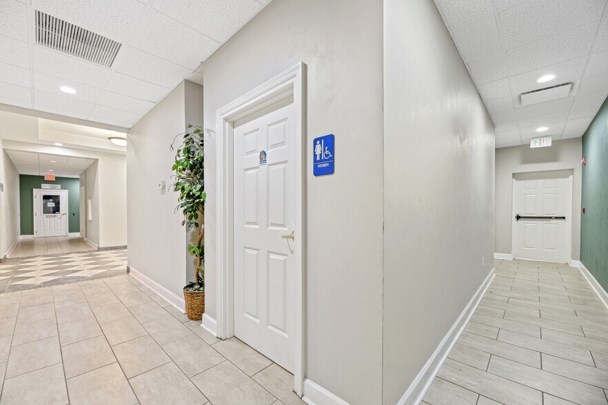 More Photos Of 3606 Maclay Blvd S, Tallahassee Medical For Lease