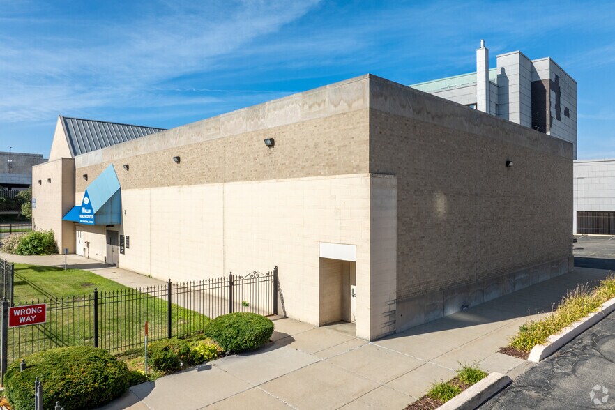 More Photos Of 60 E Warren Ave, Detroit Medical For Lease