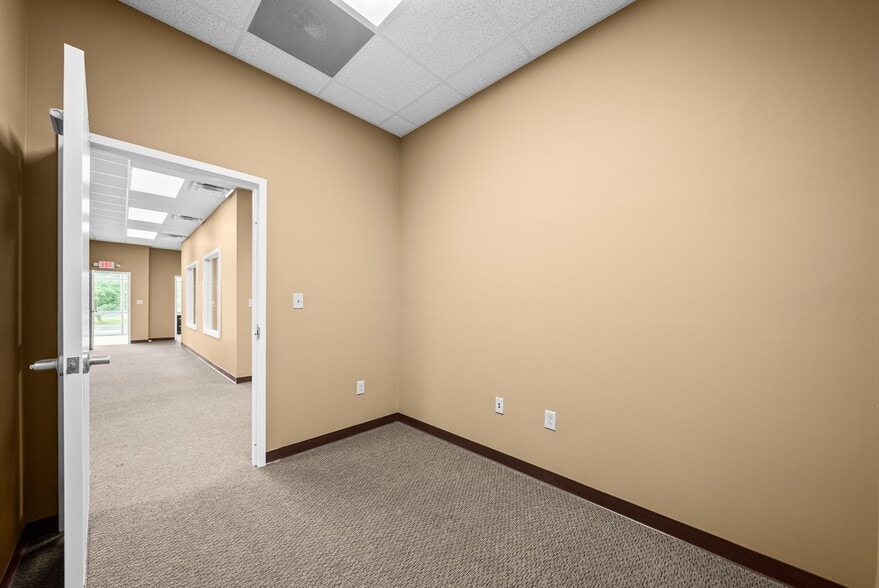 More Photos Of 2231 Stokes Rd, Clarksville Storefront Retail Office For Lease