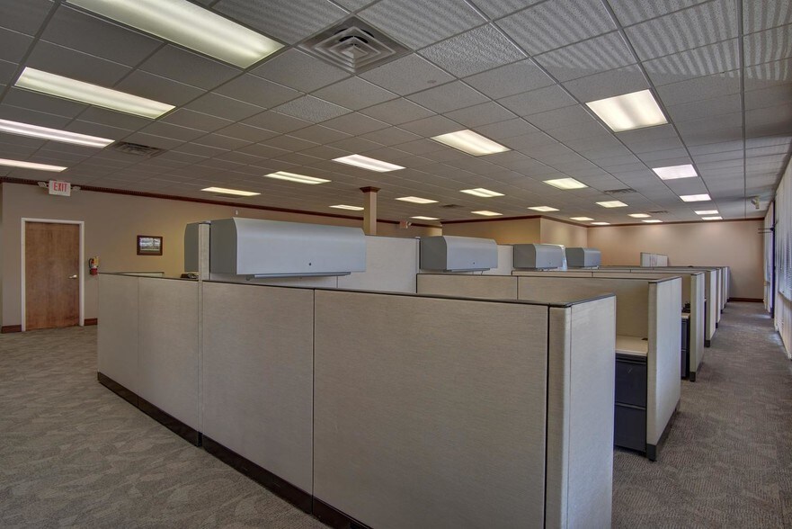 More Photos Of 5105 Old Ellis Pt, Roswell Office For Lease