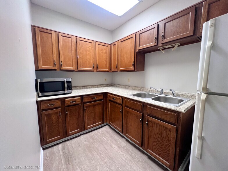 More Photos Of 4432 NW 23rd Ave, Gainesville Office For Lease