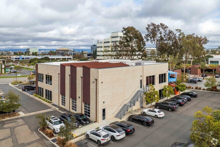 More Photos Of 1701 Quail St, Newport Beach Loft Creative Space For Sale