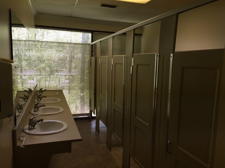 More Photos Of 2301 Park Ave, Orange Park Office For Lease