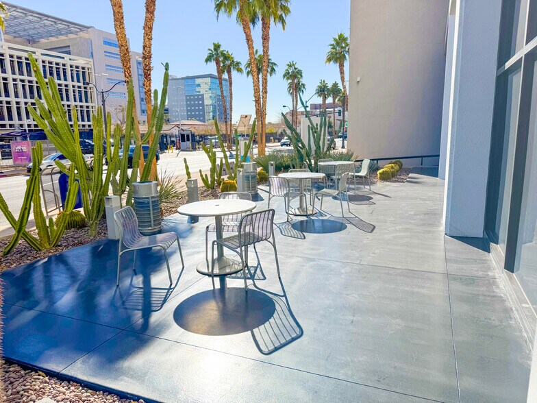 More Photos Of 300 S 4th St, Las Vegas Office For Sale