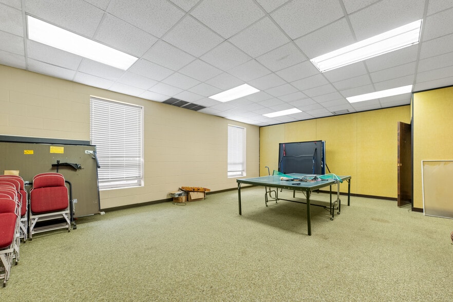 More Photos Of 3411 Covington Pike, Memphis Religious Facility For Sale