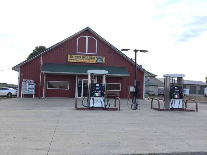 More Photos Of 18299 US Highway 81, Castlewood Convenience Store For Sale
