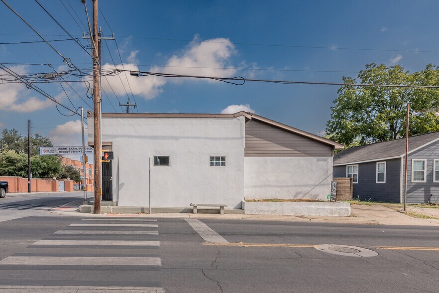 More Photos Of 630 S Walters, San Antonio Freestanding For Sale