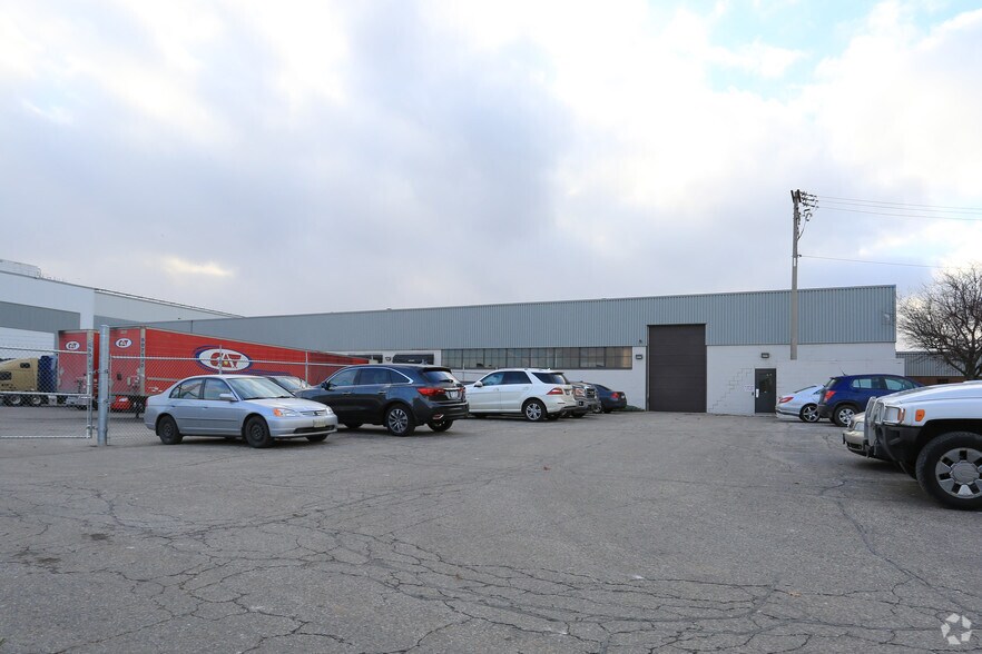 More Photos Of 269 Trillium Dr, Kitchener Warehouse For Lease