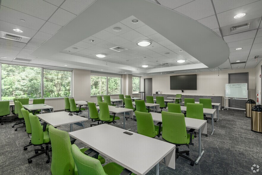 More Photos Of 401 Plymouth Rd, Plymouth Meeting Office For Lease