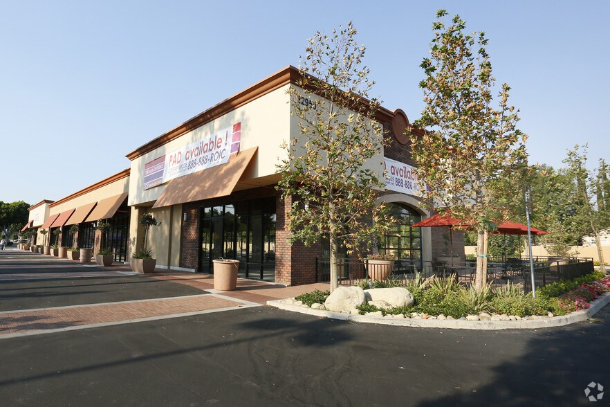 More Photos Of 22950 Vanowen St, West Hills General Retail For Lease
