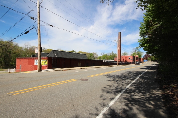 More Photos Of 21-69 S Main St, Leicester Service For Lease