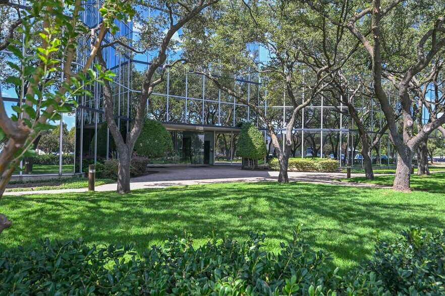 More Photos Of 8600 Freeport Pky, Irving Office For Sale