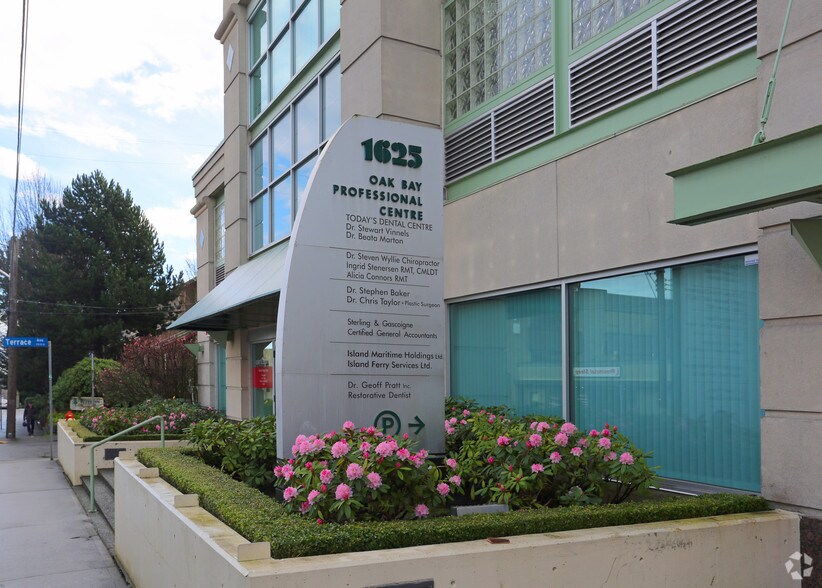 More Photos Of 1625 Oak Bay Ave, Victoria Office For Sale