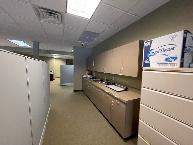 More Photos Of 1001 Chestnut Hills Pky, Fort Wayne Office For Lease