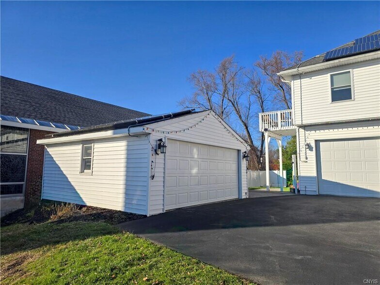 More Photos Of 337 N Peterboro St, Canastota Office Residential For Sale