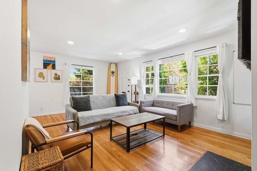 More Photos Of 521 Venice Way, Venice Apartments For Sale