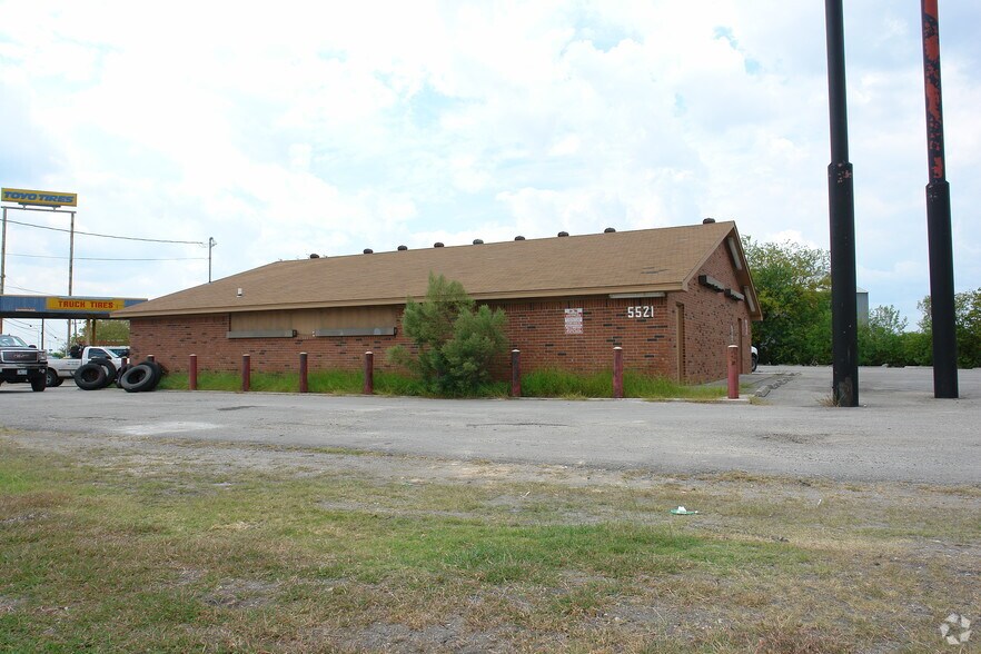 More Photos Of 5521 E IH-10, San Antonio Freestanding For Lease