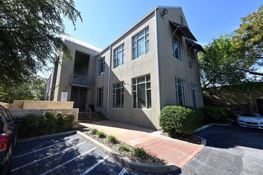 Primary Photo Of 242 W Sunset Rd, San Antonio Office For Lease
