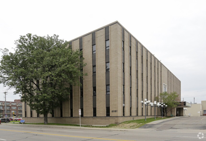 More Photos Of 2021 E Hennepin Ave, Minneapolis Office For Sale