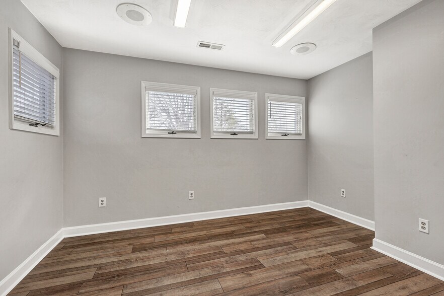 More Photos Of 5034 Williamson Rd NW, Roanoke Office For Lease