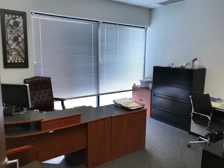 More Photos Of 2721 W Mansfield Ave, Sheridan Flex For Sale