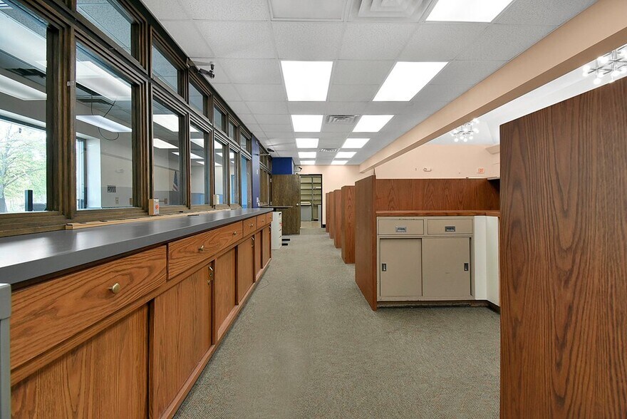 More Photos Of 245 N Seltzer St, Crestline Bank For Sale