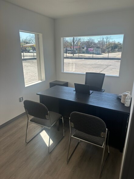 More Photos Of 1704 West Ave, San Antonio Auto Repair For Sale