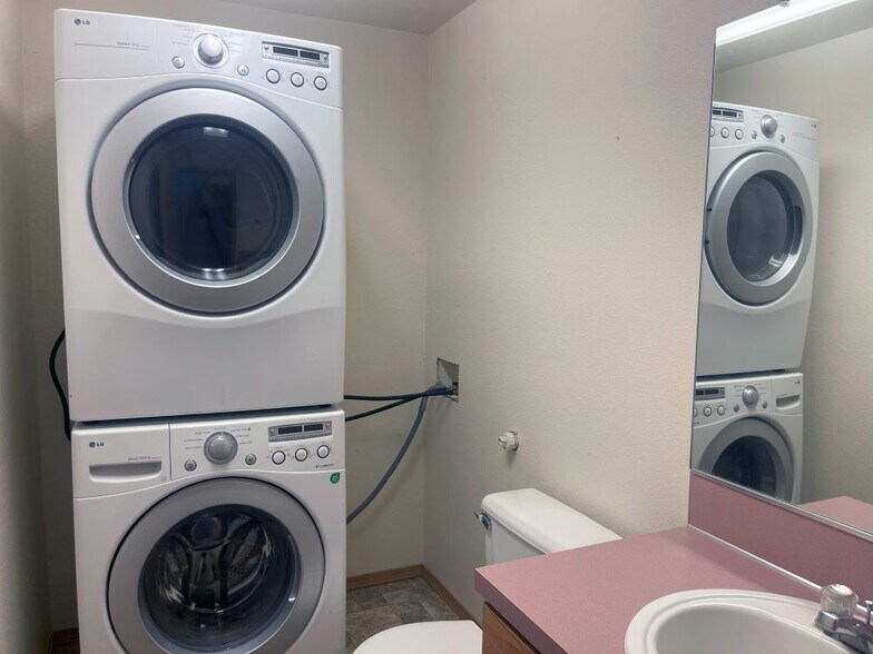 More Photos Of 615-629 Elliott Rd, Newberg Apartments For Sale