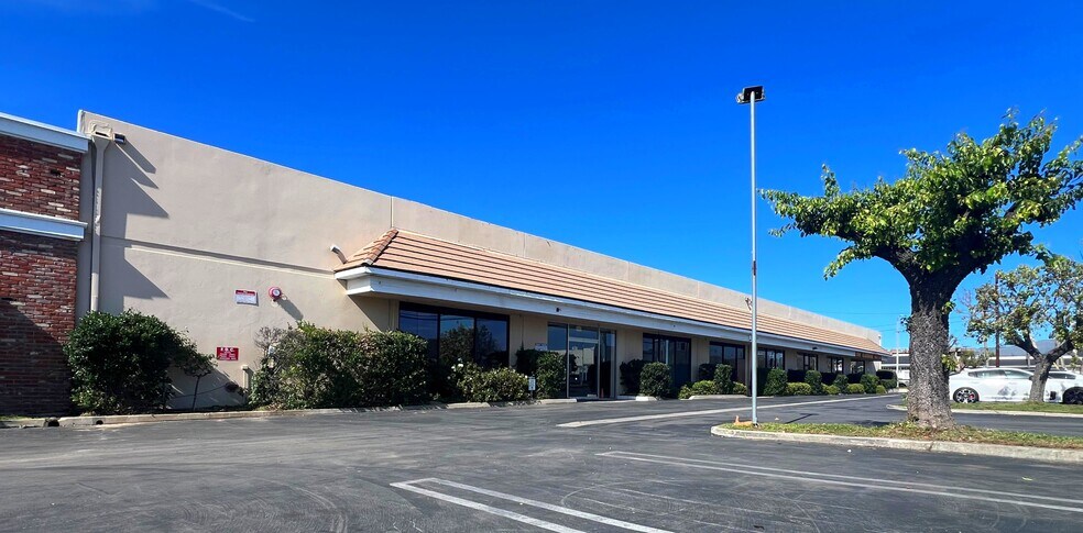 Primary Photo Of 7939-7947 Canoga Ave, Canoga Park Showroom For Lease