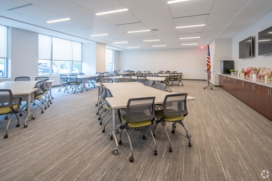 More Photos Of 6031 Connection Dr, Irving Office For Lease