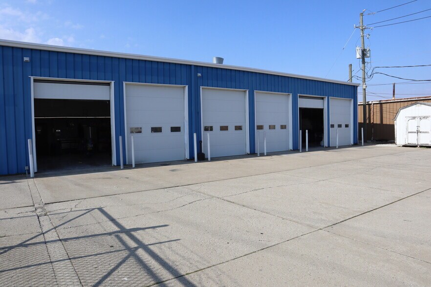 More Photos Of 1430 S High School Rd, Indianapolis Flex For Lease