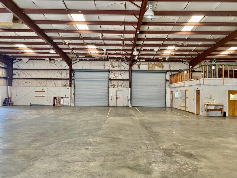 More Photos Of 100 Industrial Park Blvd, Sebastian Warehouse For Lease