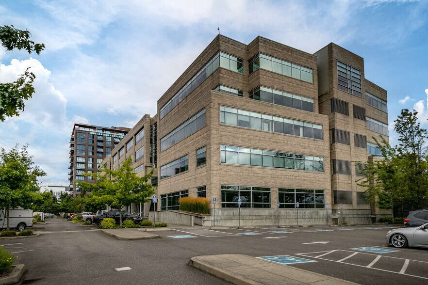 More Photos Of 2055 NW Savier St, Portland Office For Lease