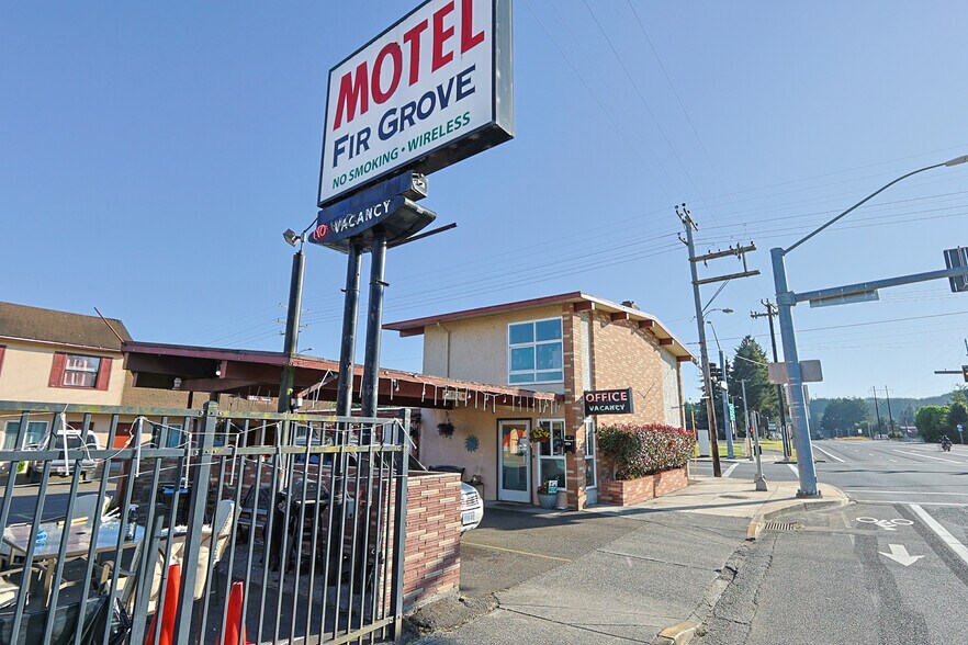 More Photos Of 2178 Winchester Ave, Reedsport Hotel For Sale