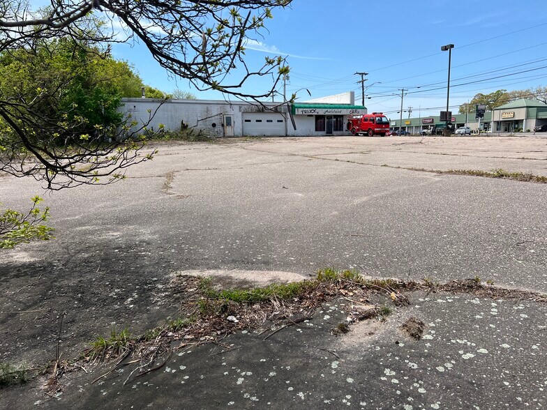 More Photos Of 6840 Post Rd, North Kingstown Auto Repair For Sale