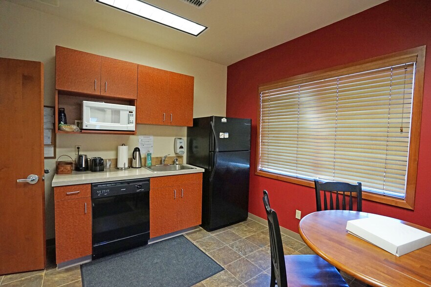 More Photos Of 3907 Creekside Loop, Yakima Office For Lease