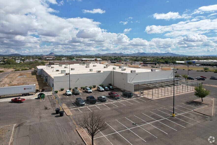 More Photos Of 204 W 5th St, Douglas Unknown For Lease