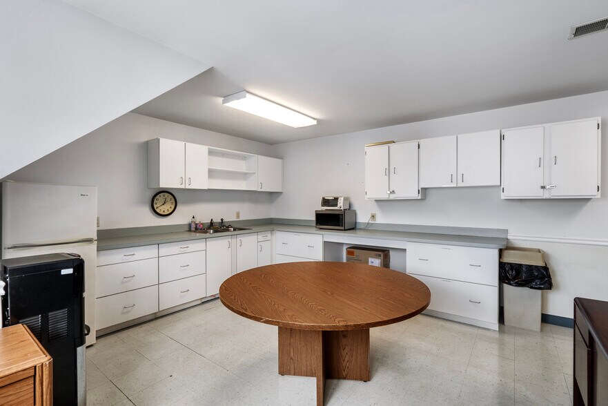 More Photos Of 3731 Berryville Pike, Charles Town Veterinarian Kennel For Sale