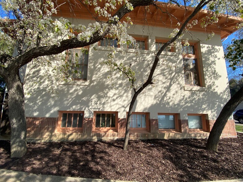 More Photos Of 355 W Las Palmas Ave, Patterson Office Residential For Sale