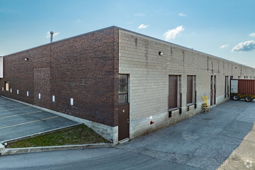 More Photos Of 400 Bentley St, Markham Warehouse For Lease