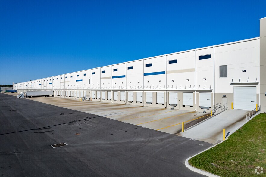 More Photos Of 5050 Wesley Rd, Apopka Warehouse For Lease