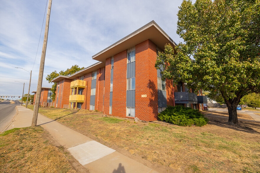 More Photos Of 2520 E Lincoln St, Wichita Apartments For Sale