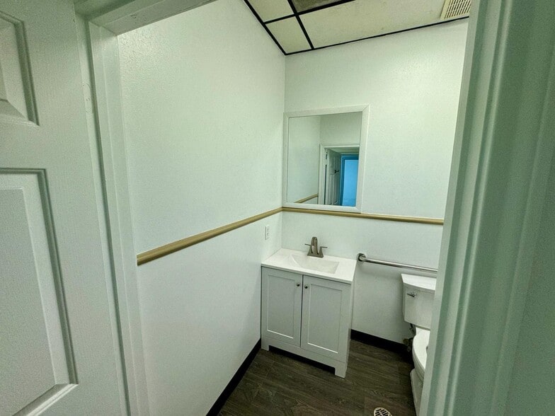 More Photos Of 8600-8602 Broadway St, Houston General Retail For Lease