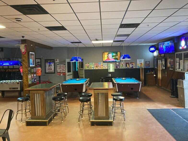 More Photos Of 2023 W Superior St, Duluth Storefront Retail Residential For Sale