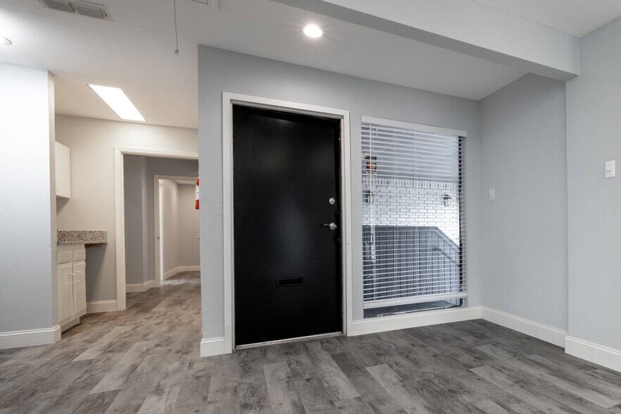 More Photos Of 2401 Garden Park Ct, Arlington Office Residential For Lease