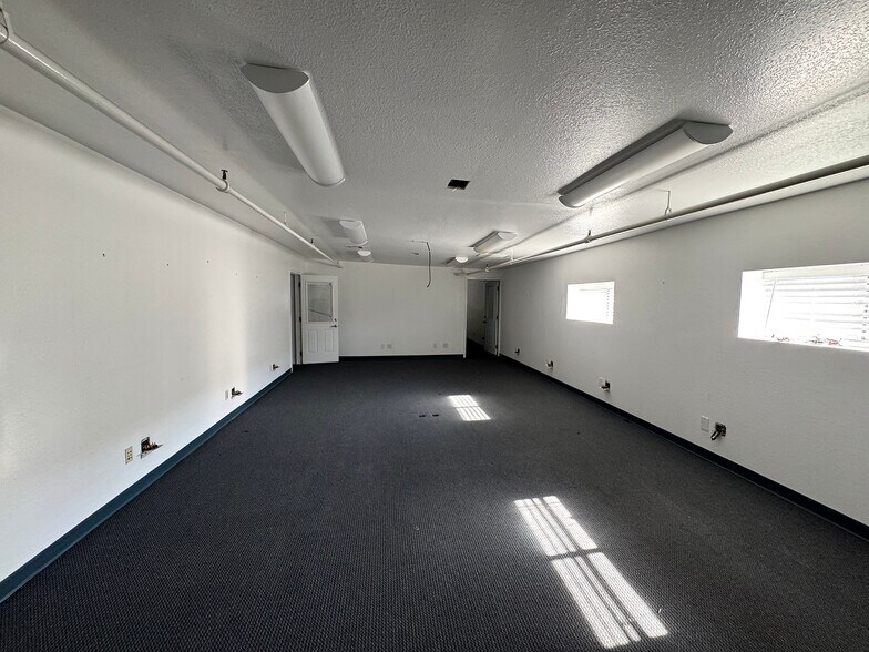 More Photos Of 1705 E Hooper Ave, Los Angeles Warehouse For Sale