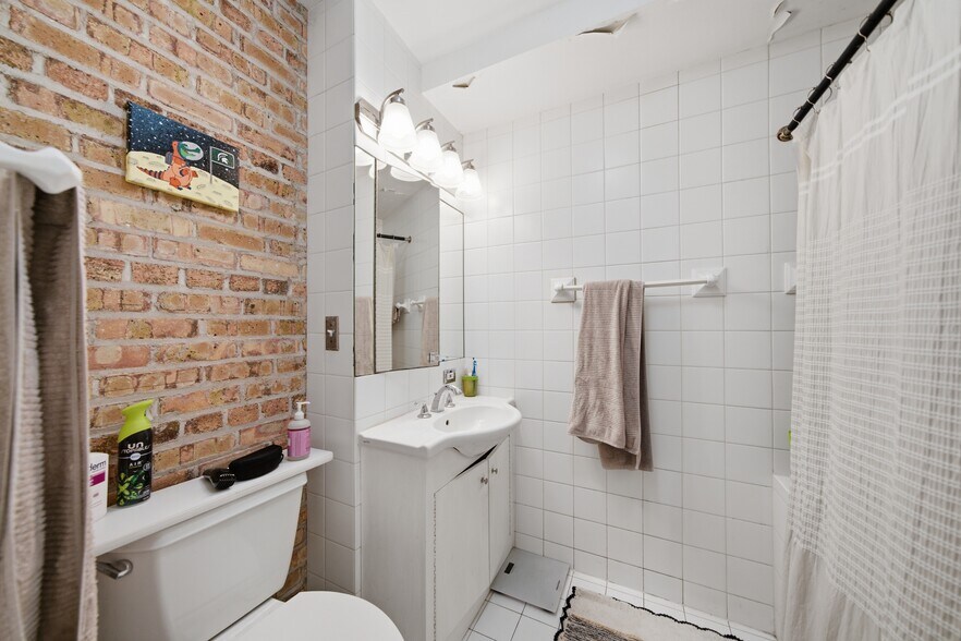 More Photos Of 1628-1630 N Wells St, Chicago Apartments For Sale