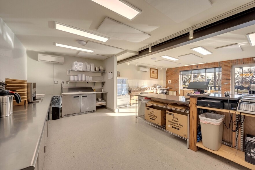 More Photos Of 67 Park Ave, Wind Gap Freestanding For Lease